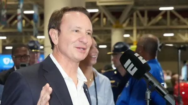 Louisiana Governor Says LSU Athletic Director Won't Select New Football Coach After Brian Kelly Firing