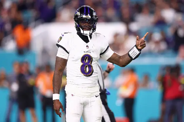 Lamar Jackson Returns with Four Touchdown Passes in Ravens' 28-6 Victory Over Dolphins
