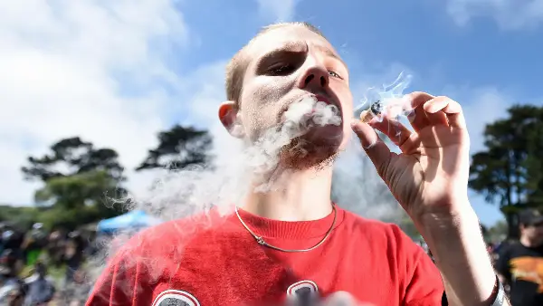 Cannabis Hyperemesis Syndrome Cases Rise Nationwide, Causing Severe Vomiting and Stomach Pain