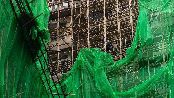 Hong Kong Residents and Experts Defend Bamboo Scaffolding After Deadly Fire