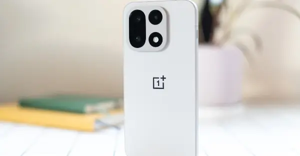 OnePlus 15 Launches in US with Preorders Starting at $899.99